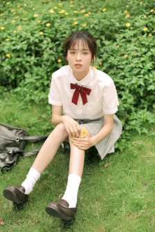 抱着女朋友压枪